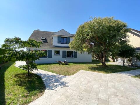 "Les Pieds Sablés" - 120 meters from the beach