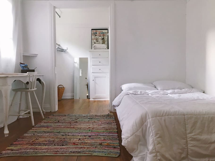 Double bed & dressing area