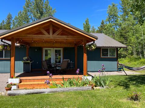 Upscale lodging minutes away from Glacier N. Park