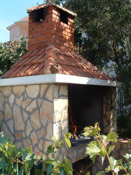 grill (house and surroundings)