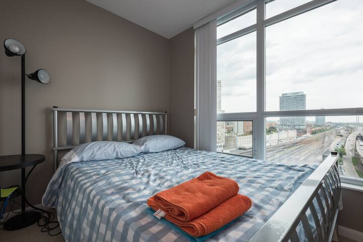 Private Room at UNION & LAKESHORE