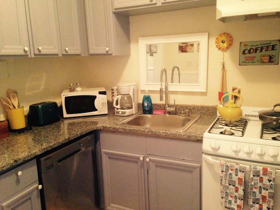 Kitchen has basic cooking utensils provided