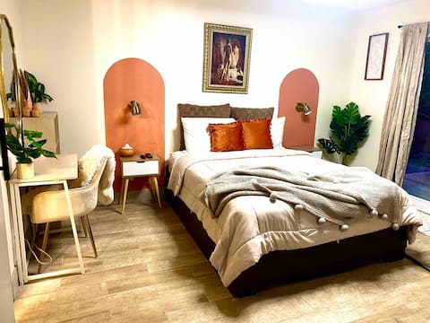 Top performing Airbnb: Pooler private bed/bath. Private entrance & patio. in Pooler