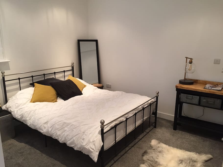 Bedroom 1 - double ensuite