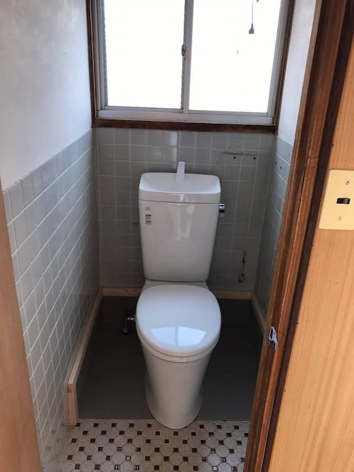 2階 和室横のトイレ