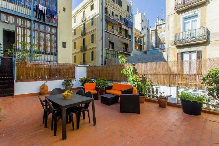 Big apartment with private terrace in city center gallery image 2