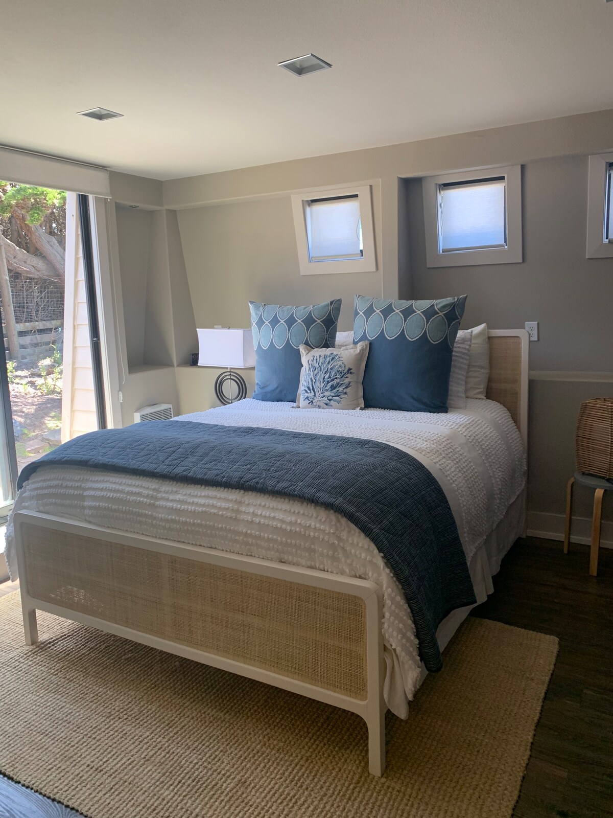 Guest Bedroom-Queen with futon Double Foldout Bed 