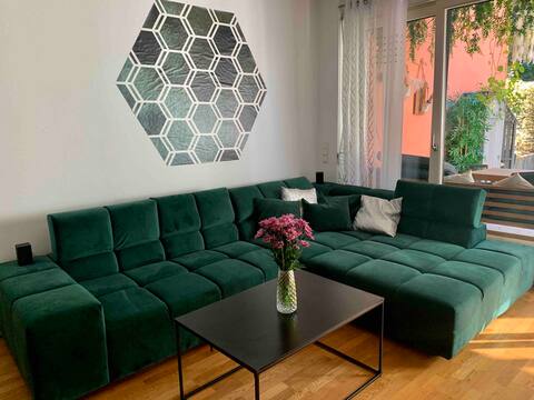 Popular Airbnb listing: Modernes Apartment *10 Min Walk to Frühlingsfest* in Sendlinger Feld