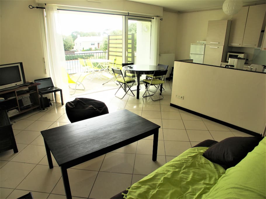 Séjour 30m2 : salon adonnant à la terrasse