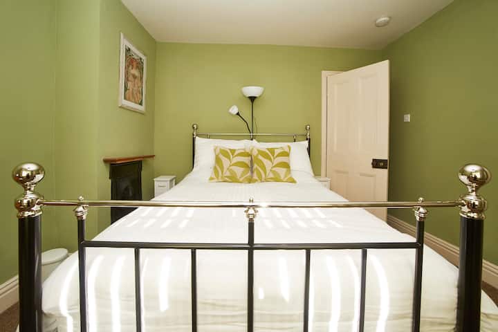 The Green Room (Double) - The Castle House, Whitby