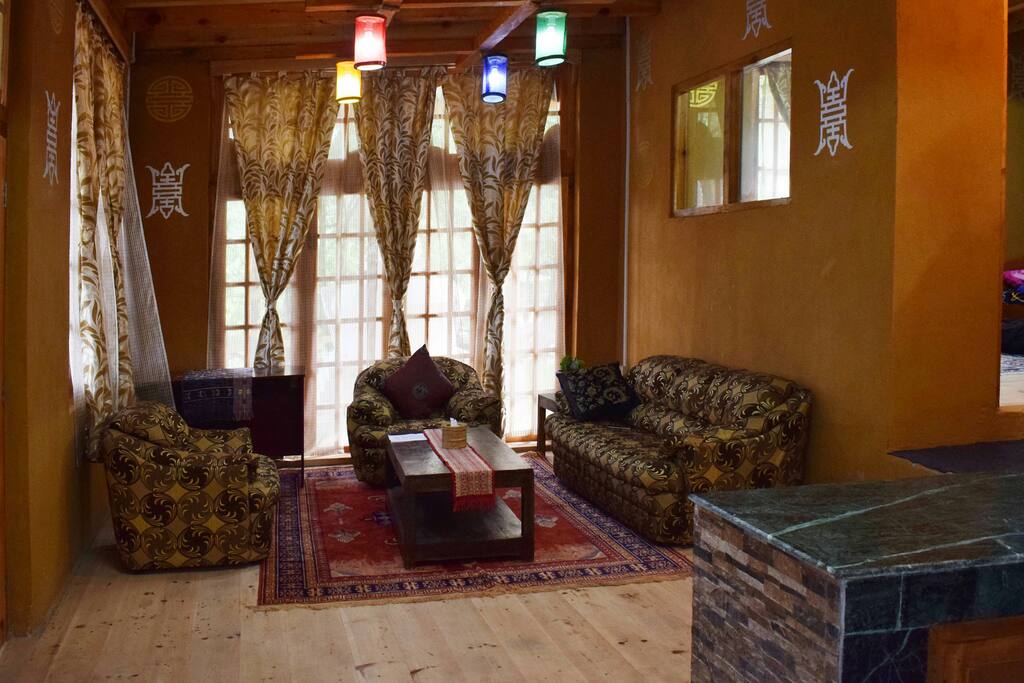 living room with the view of the gaint oak trees