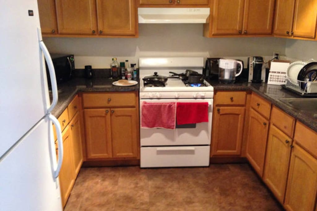 Our kool kitchen, kooking food!