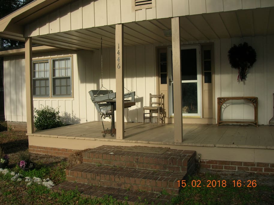 PRIVATE ENTRANCE