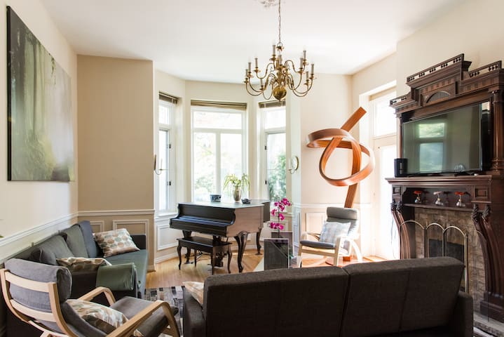 Beautiful Downtown House Sleeps 15 Houses For Rent In Toronto