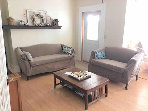 Popular Airbnb listing: Old Time Farmhouse in Seneca