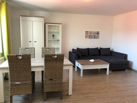Large renovated 2-room apartment,  599 m z beach