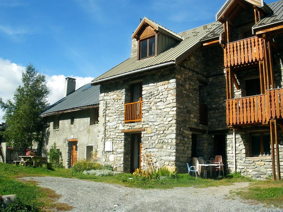 arrivée au chalet en été