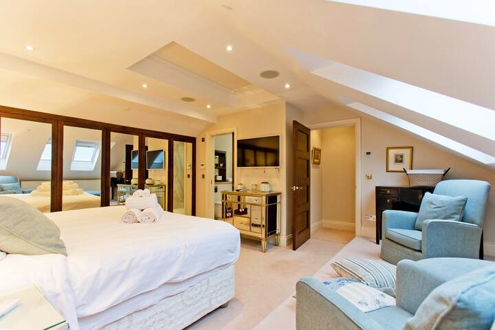 Elegant and Modern 2 Bed and 2 Bath in Kensington gallery image 3