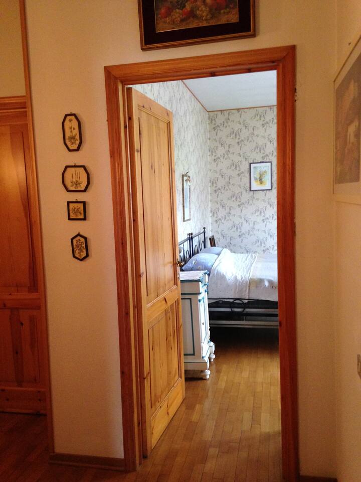 Вход към стая 1 (двойна) – основен етаж