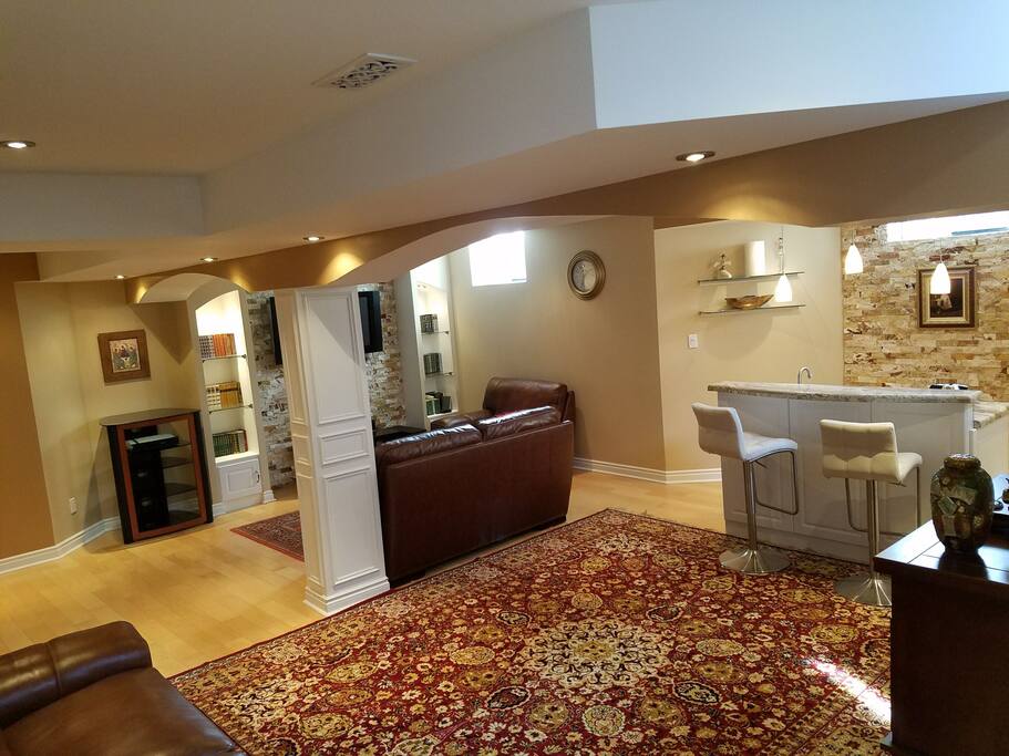 Spacious basement  apartment  with separate  entrance  Guest 