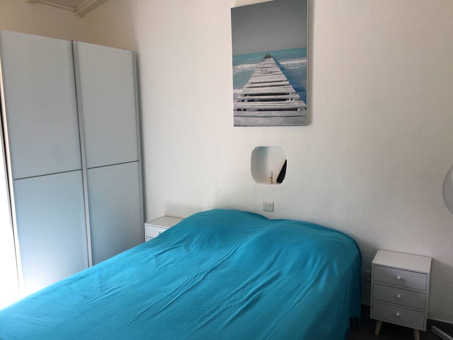 chambre parentale avec TV