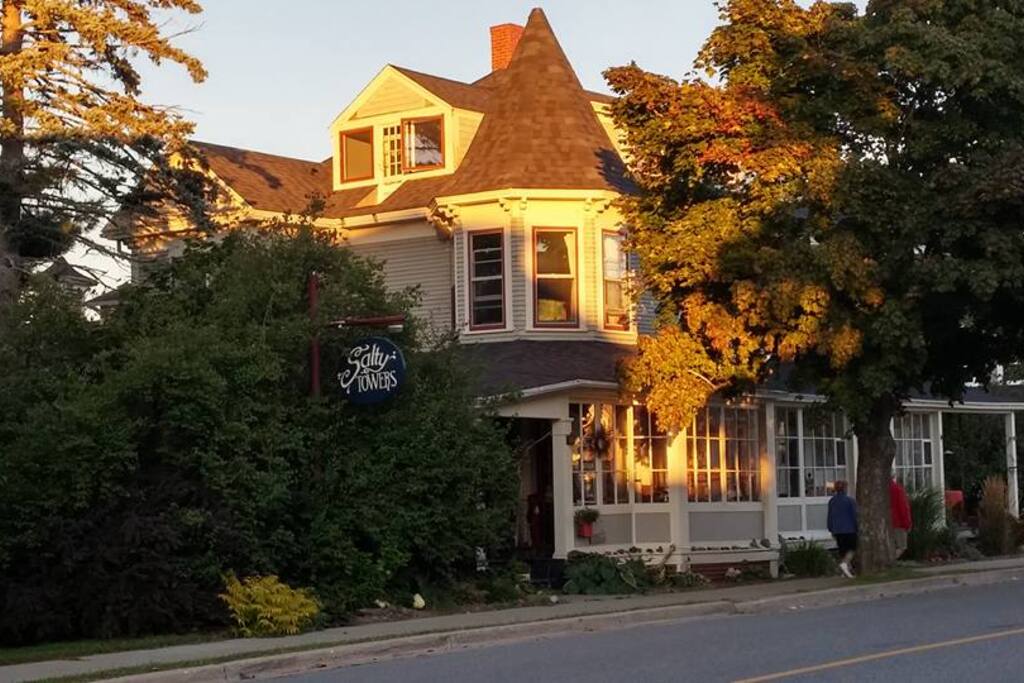 Salty Towers studio apartment - Houses for Rent in Saint Andrews, New