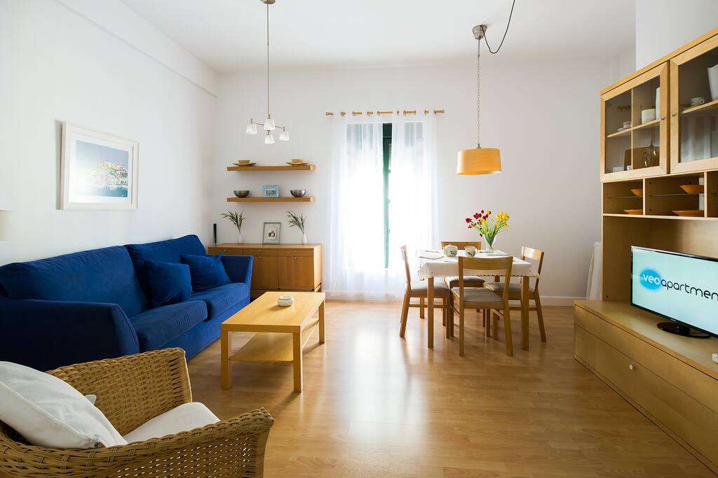 Sofa, armchair and dining table. TV, central air-conditioning (hot/cold) and free WIFI internet.