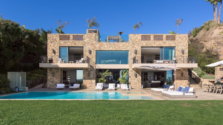 Casa di Pietra - Gated Estate on Malibu Beach