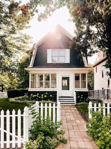 Charming Boxwood Cottage in Linden Hills