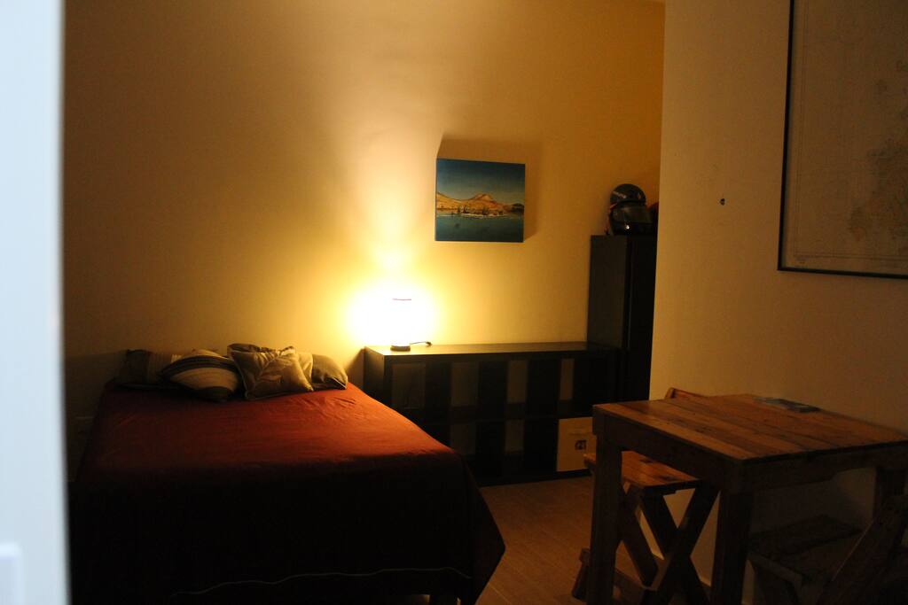 Confortable cama matrimonial .
