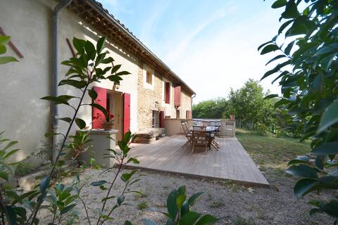 Beautiful Provencal house in the heart of a vineyard