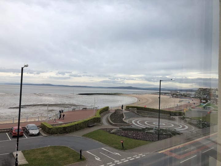 Luxury apartment overlooking Morecambe Bay Flats for Rent in Lancashire, England, United
