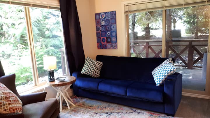 Fantastic Lakeside Apartment - Whistler