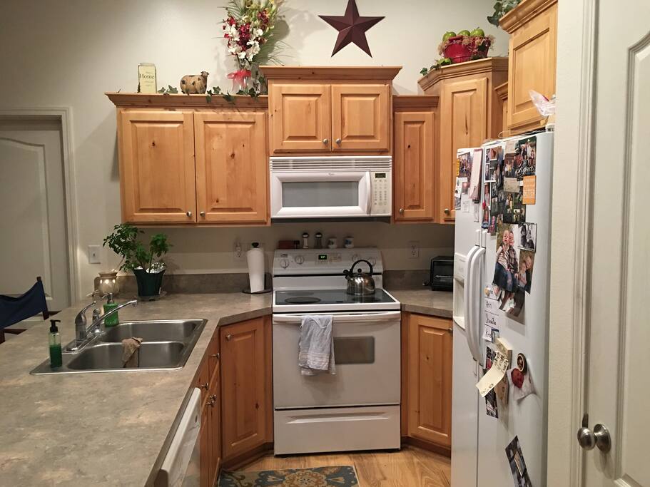 Kitchen. Breakfast items provided!