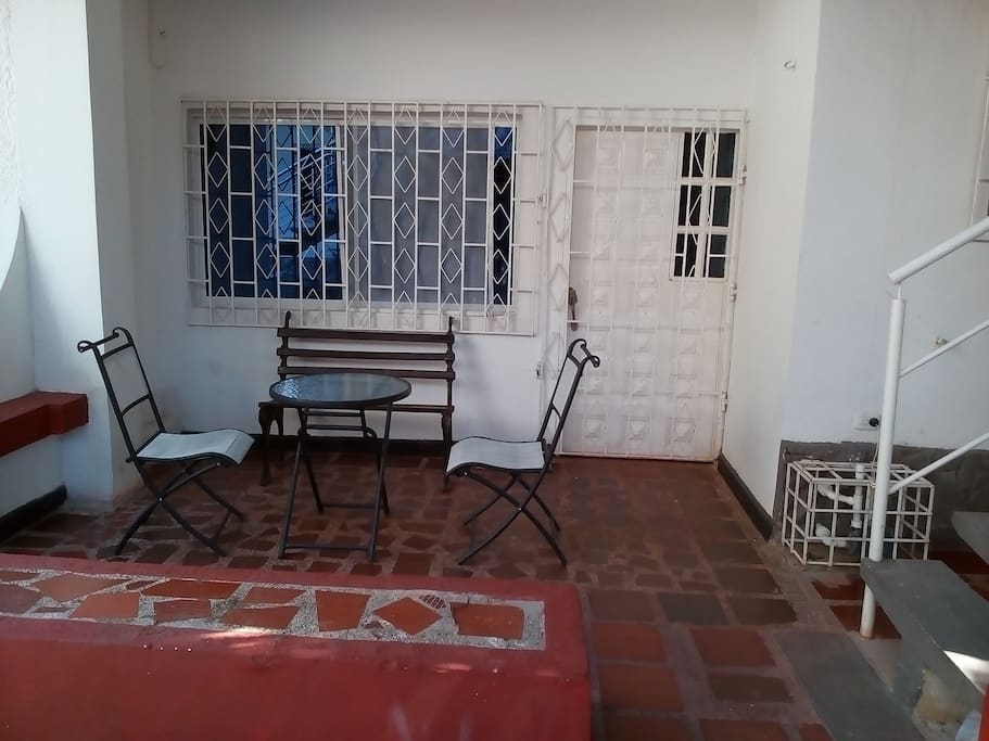Terraza y entrada acceso