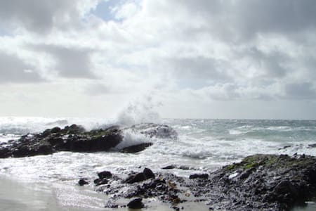 Charming, private, ocean view, tiny house