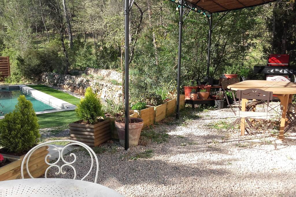 grande terrasse ombragée