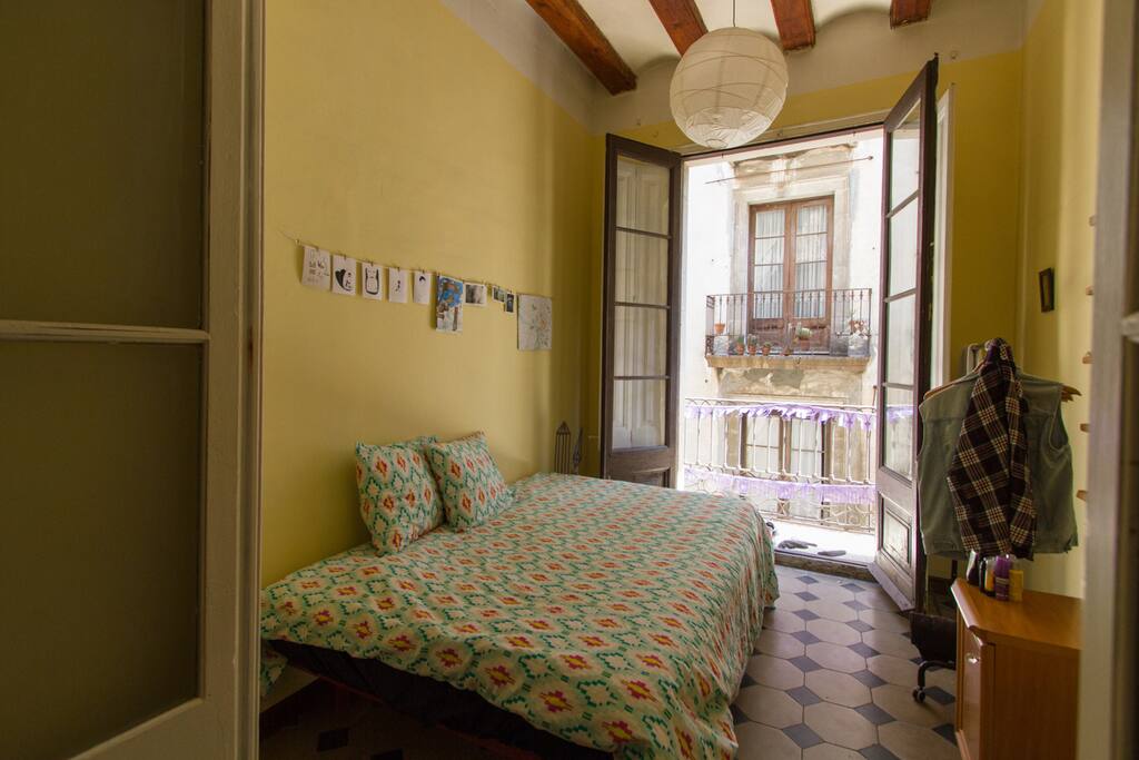 another picture of the room