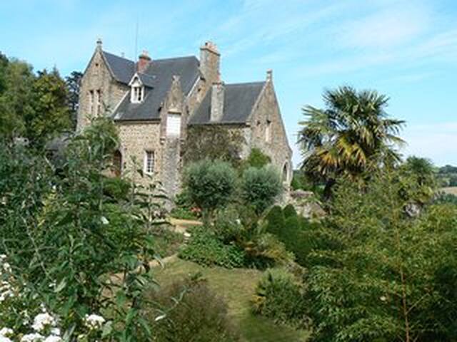 Entire home with 3 bedrooms in Perros Guirec - Vue mer panoramique. Â 5 min. à pied de la plage.