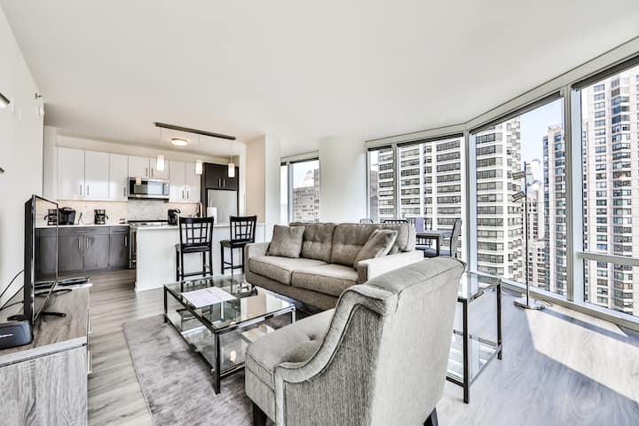 Phenomenal 2 Bed/2 Bath Luxury Building! Fun Area! - Chicago, IL
