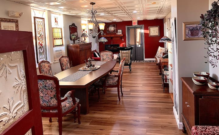 Three Bedroom River View Guest House-3 Bathrooms - Alton, IL