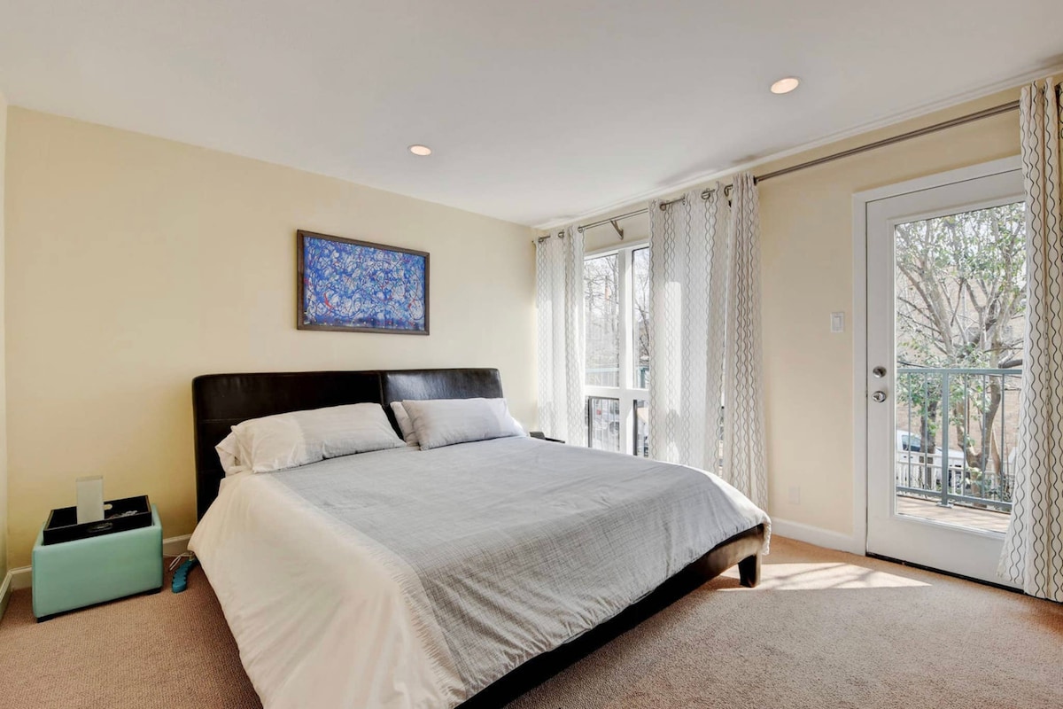 Downtown/Whole Foods HQ - Executive Road Suite