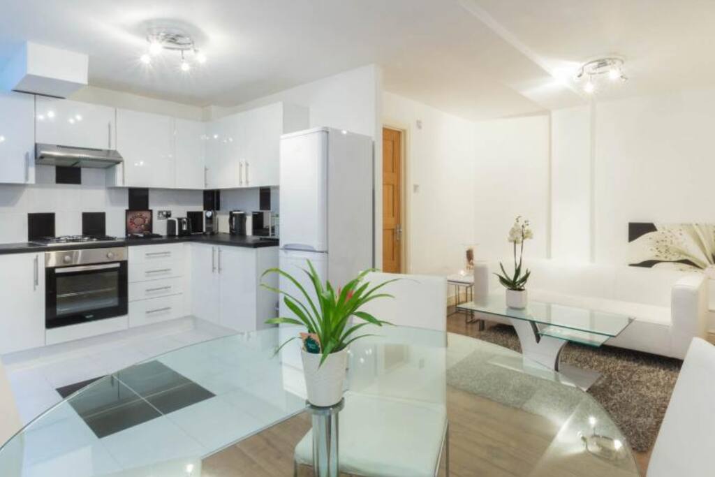 Dining / kitchen