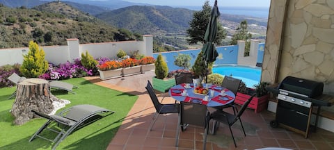 COSTA BRAVA- APPT 5PERS. WITH SEA AND MOUNTAIN VIEWS
