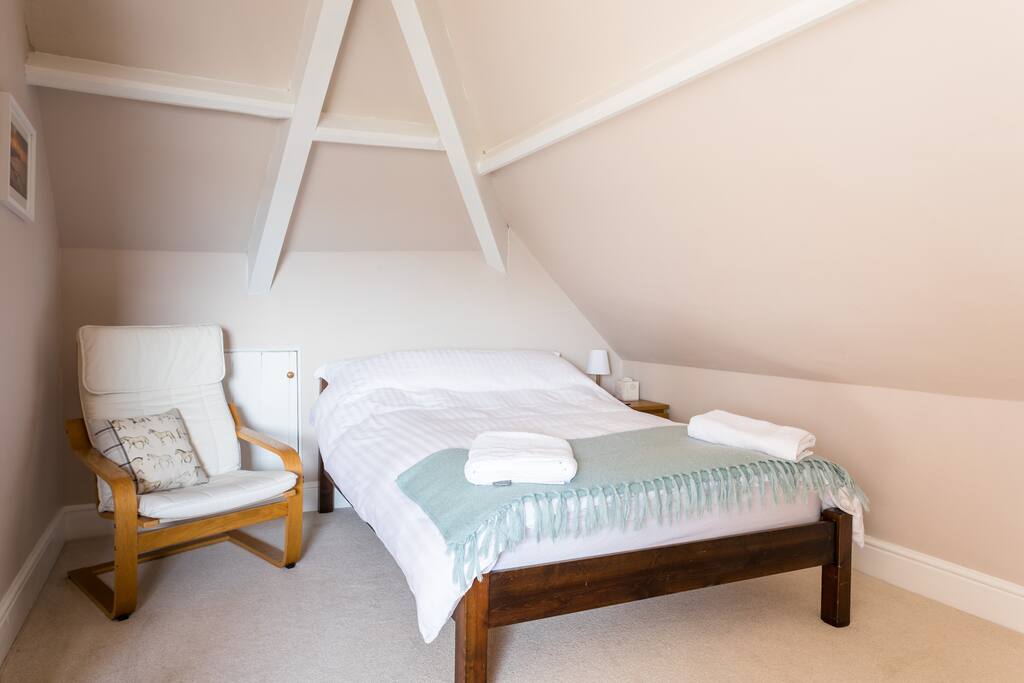 “Comfy bed, Spacious and clean, would highly recommend.” Tabitha Oct 2017