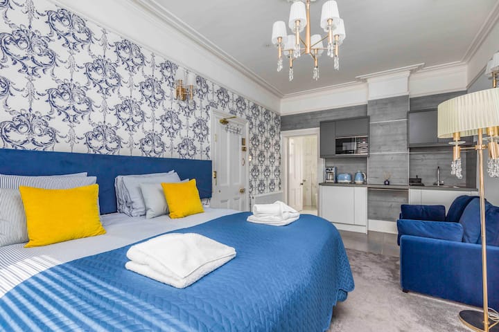 The “Bloom & Blossom Studio” - Spa & Hot Tub Hire - Portsmouth