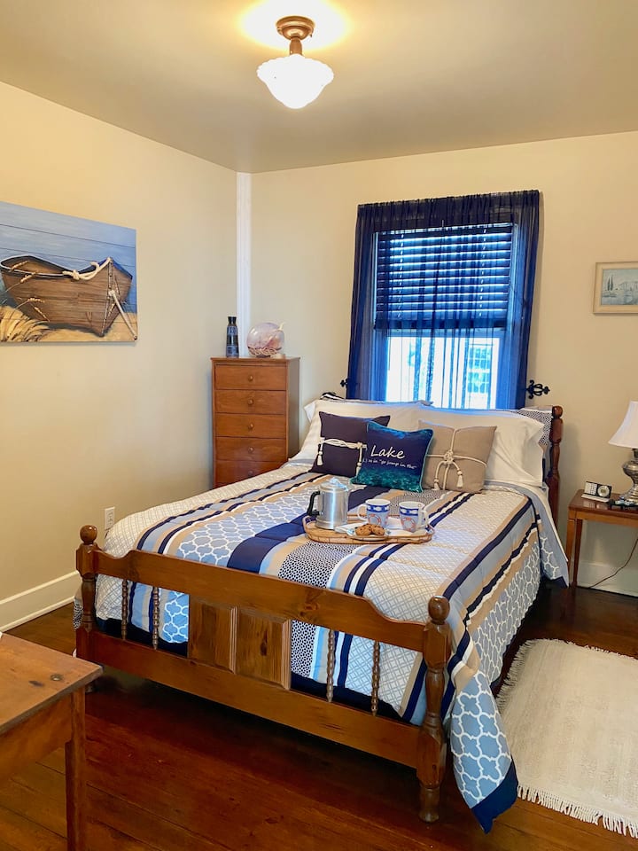 Dormitorio #3 con cama doble.