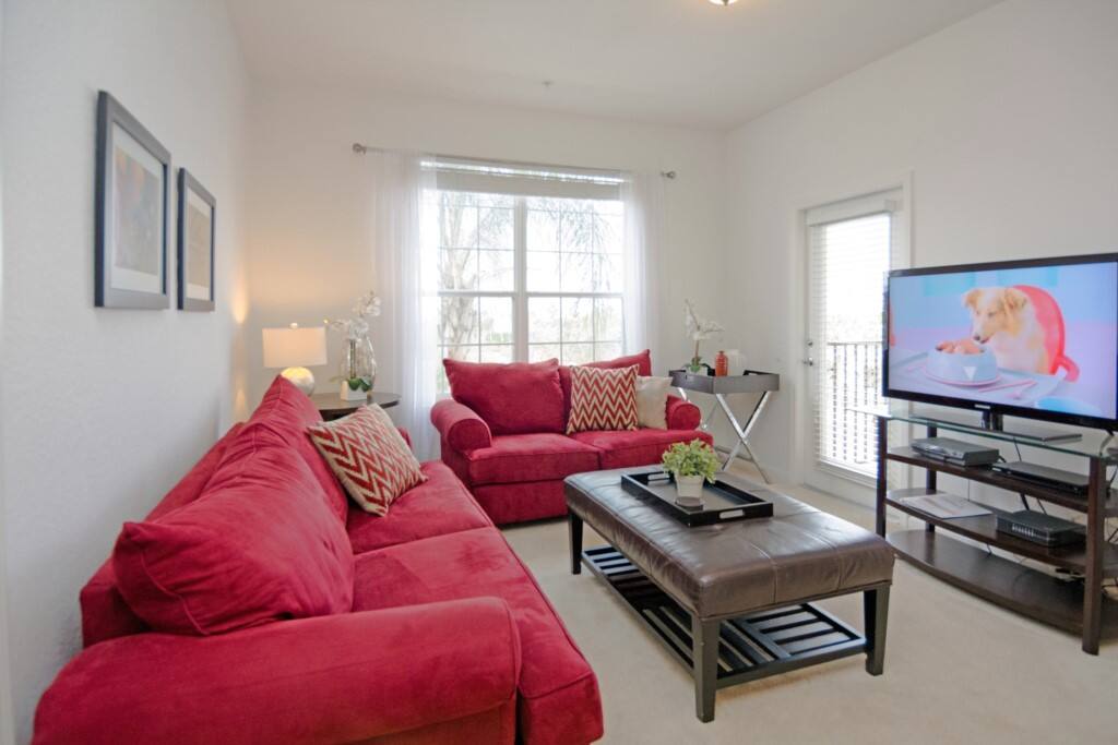 Couch, Furniture, Coffee Table, Table, Indoors