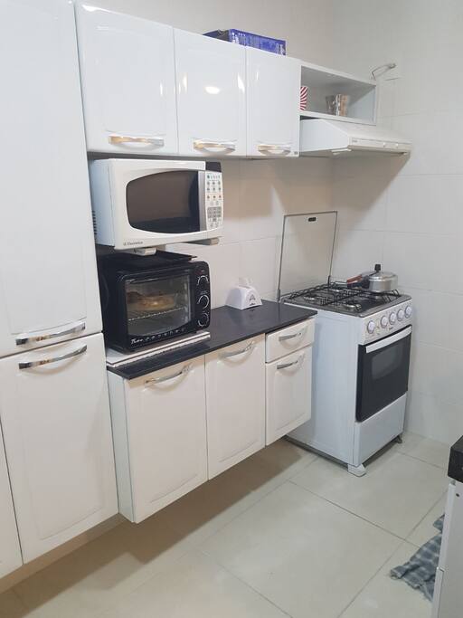 Cozinha completa.