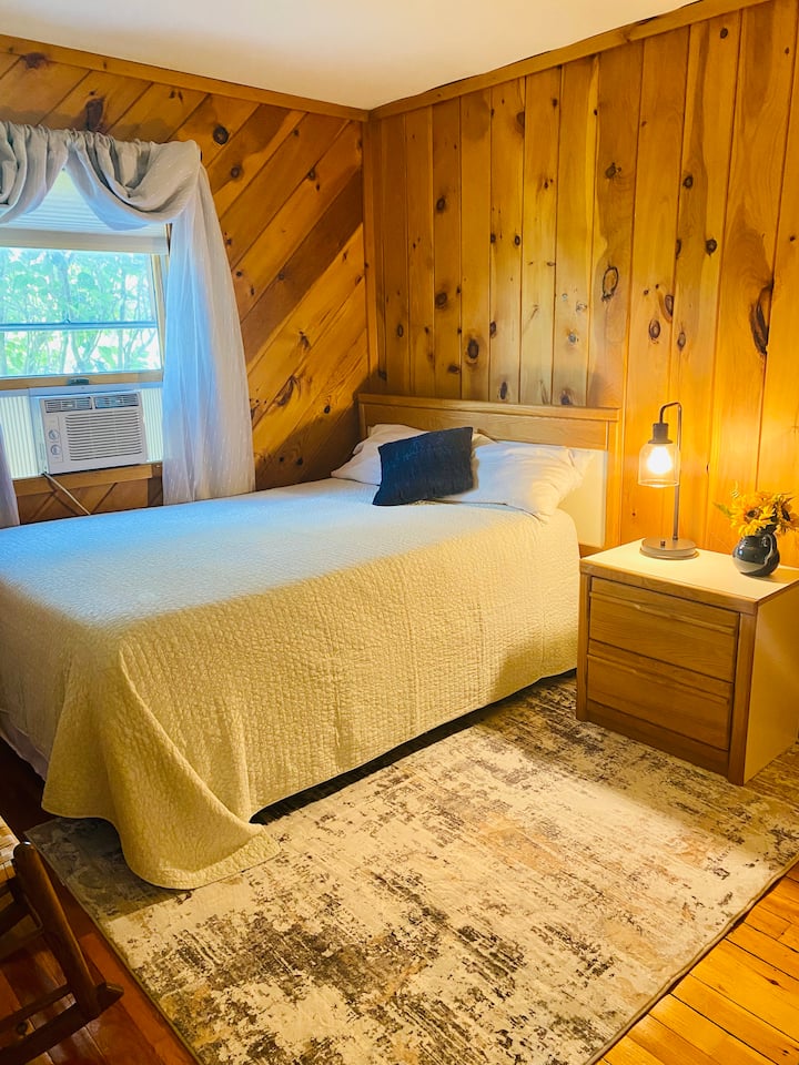 Chumba cha kulala cha ghorofa ya kwanza (2) - godoro jipya thabiti na matandiko 